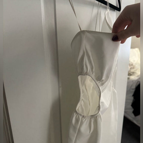 ZARA CUT OUT DRESS 
WHITE 
XS 
TAGS ON - Picture 4 of 6